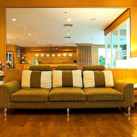 Laurel Suite Bangkok Buitenkant foto