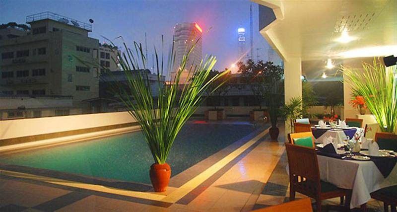 Laurel Suite Bangkok Buitenkant foto