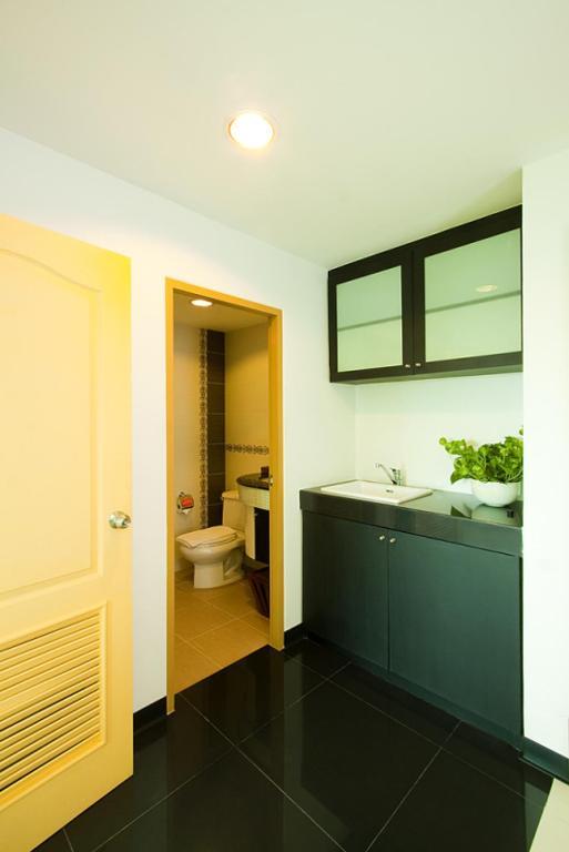 Laurel Suite Bangkok Buitenkant foto