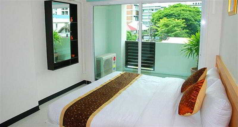 Laurel Suite Bangkok Buitenkant foto
