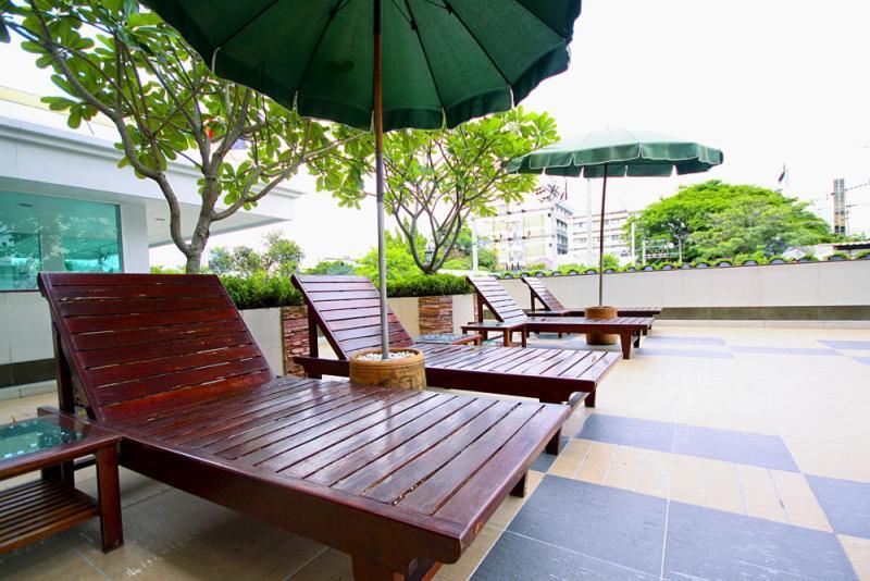 Laurel Suite Bangkok Buitenkant foto