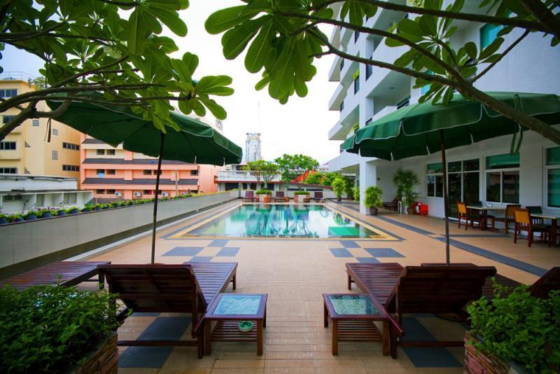 Laurel Suite Bangkok Buitenkant foto
