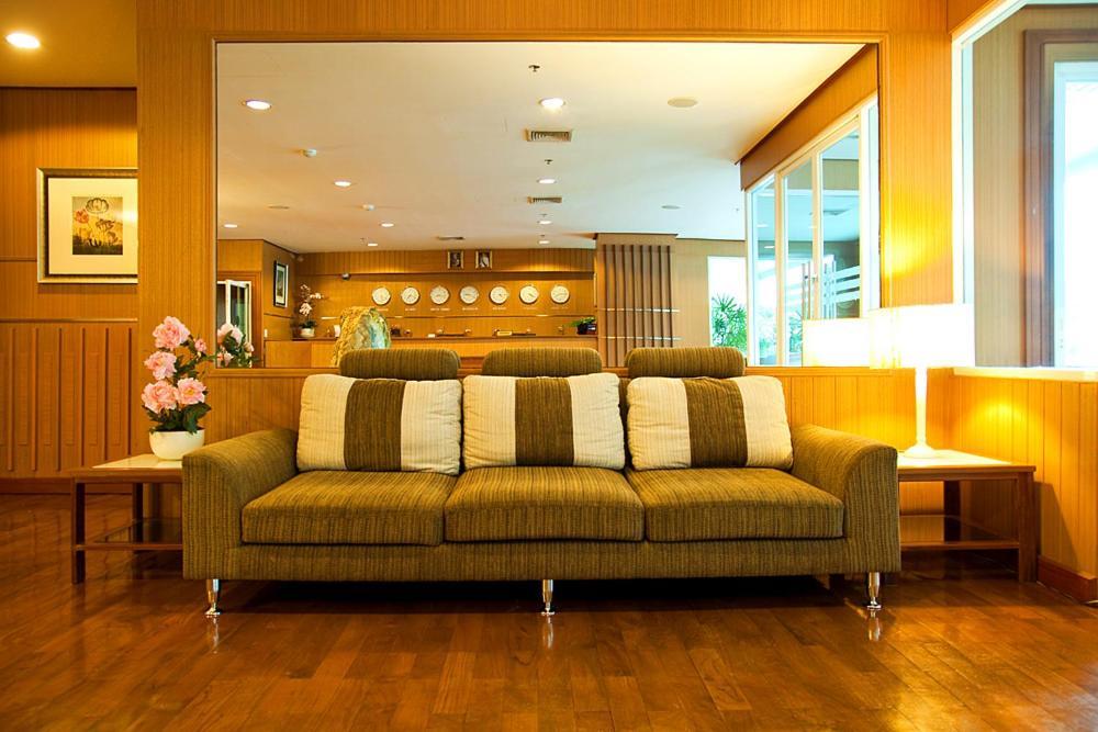 Laurel Suite Bangkok Buitenkant foto