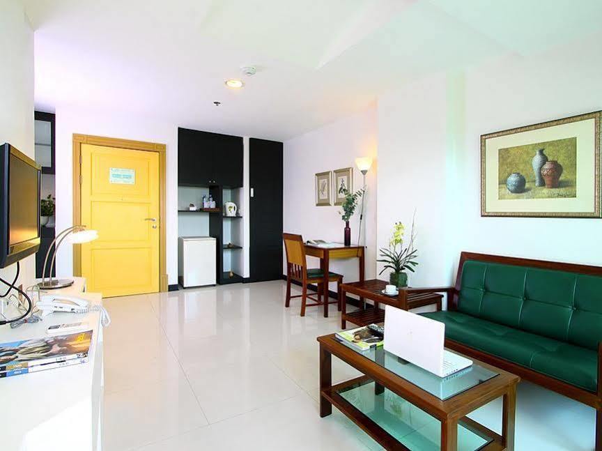 Laurel Suite Bangkok Buitenkant foto