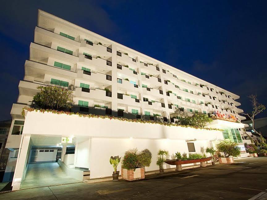 Laurel Suite Bangkok Buitenkant foto