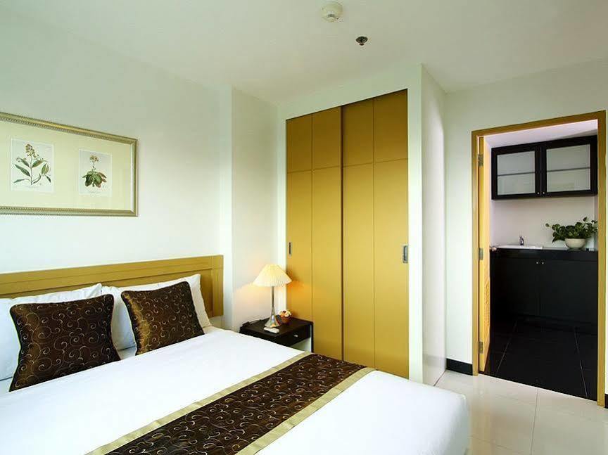 Laurel Suite Bangkok Buitenkant foto